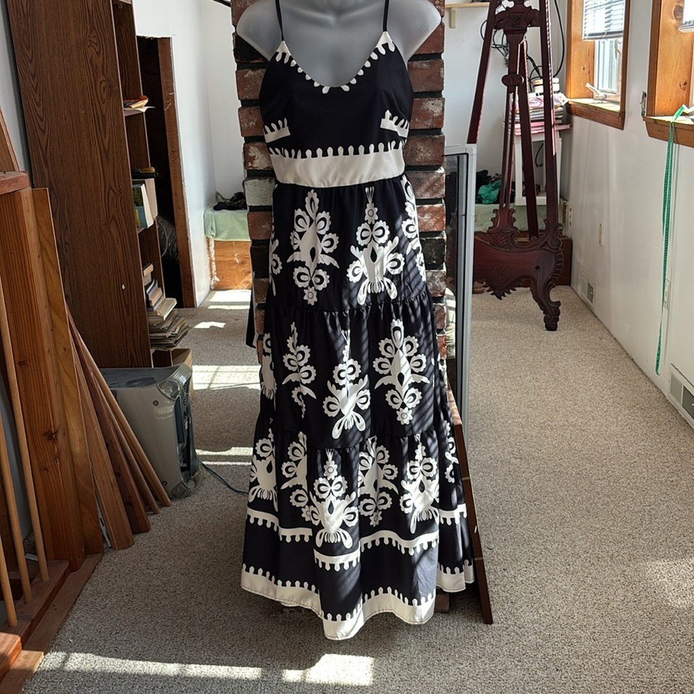 Elegant Black and White Maxi Dress